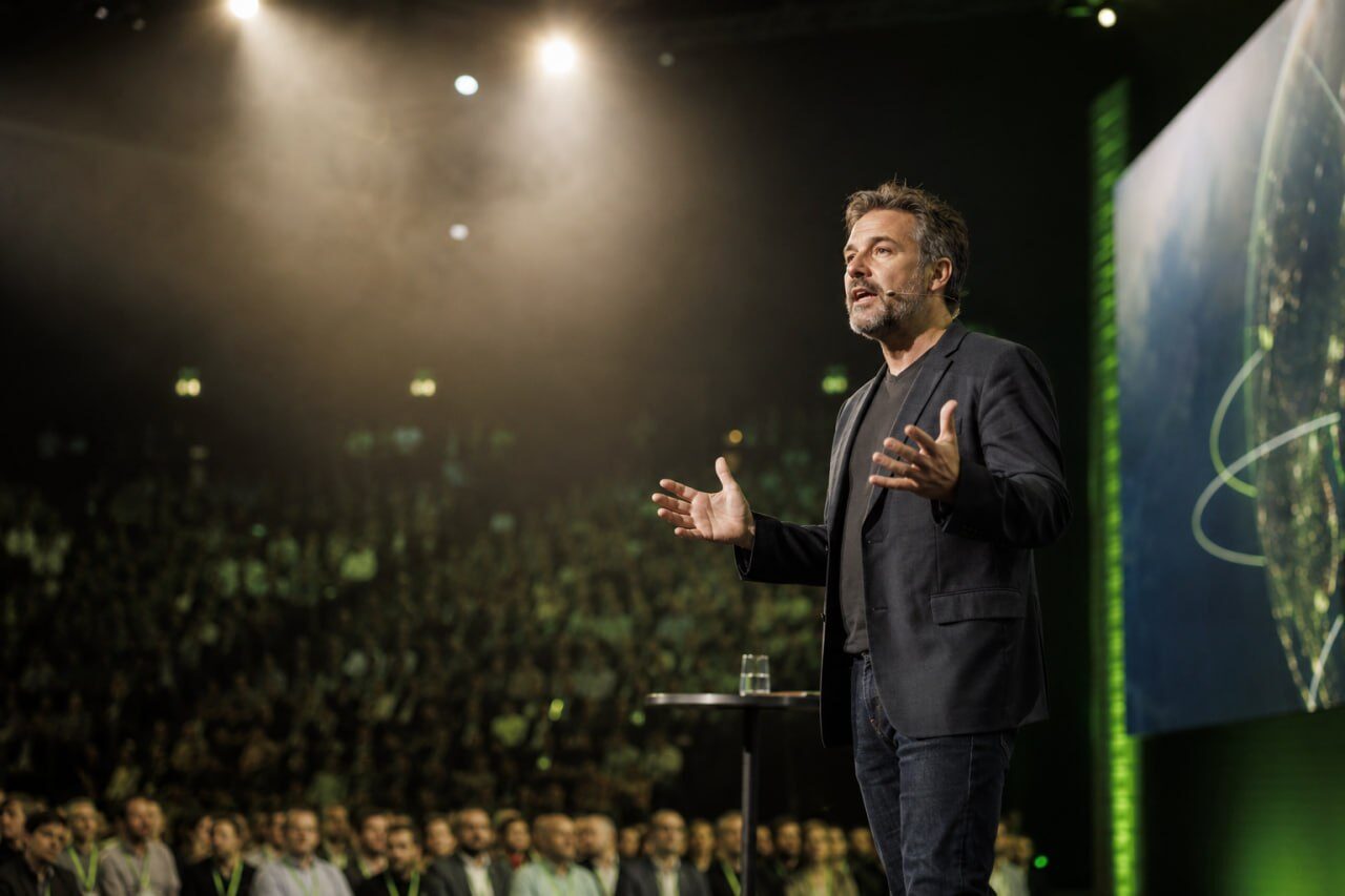 Keynote-Speaker auf großer Kongressbühne